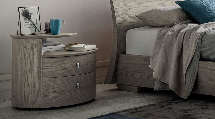 Comodino ovale in legno a Lecco, Monza, Milano e Bergamo